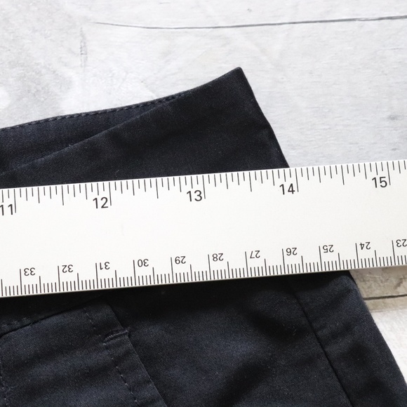 THEORY SIZE 00 MIDRISE BLACK SHORTS - Picture 7 of 7